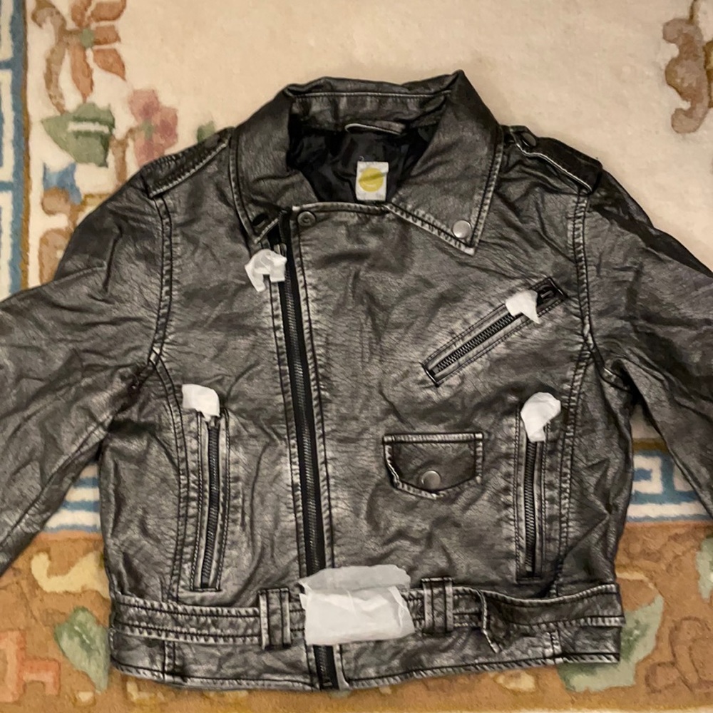 Faux Leather Silver Jacket NWOT Winky Face Brand Logo. Size (M) Medium